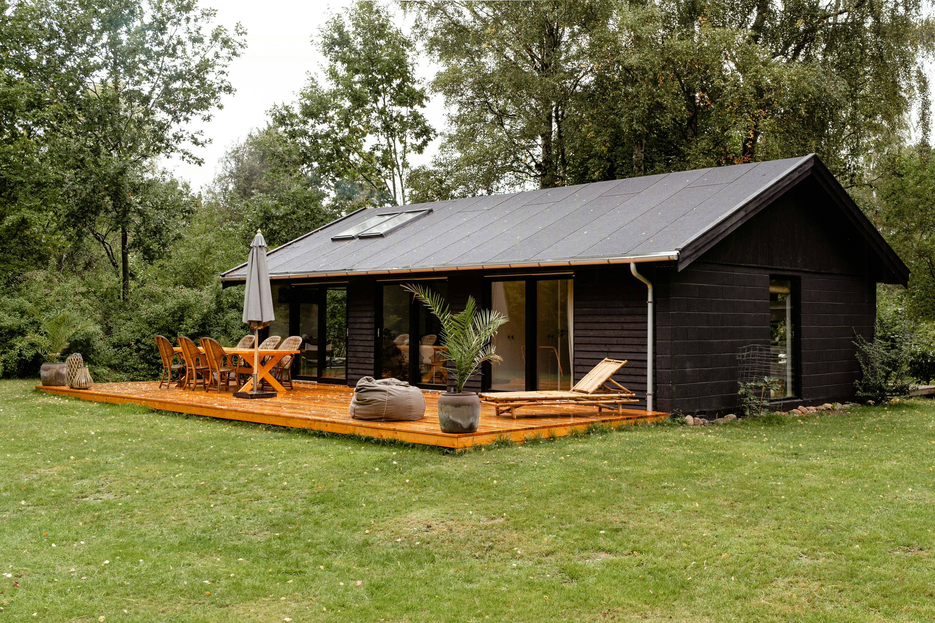 Minimalistic summer house surrounded by astounding nature