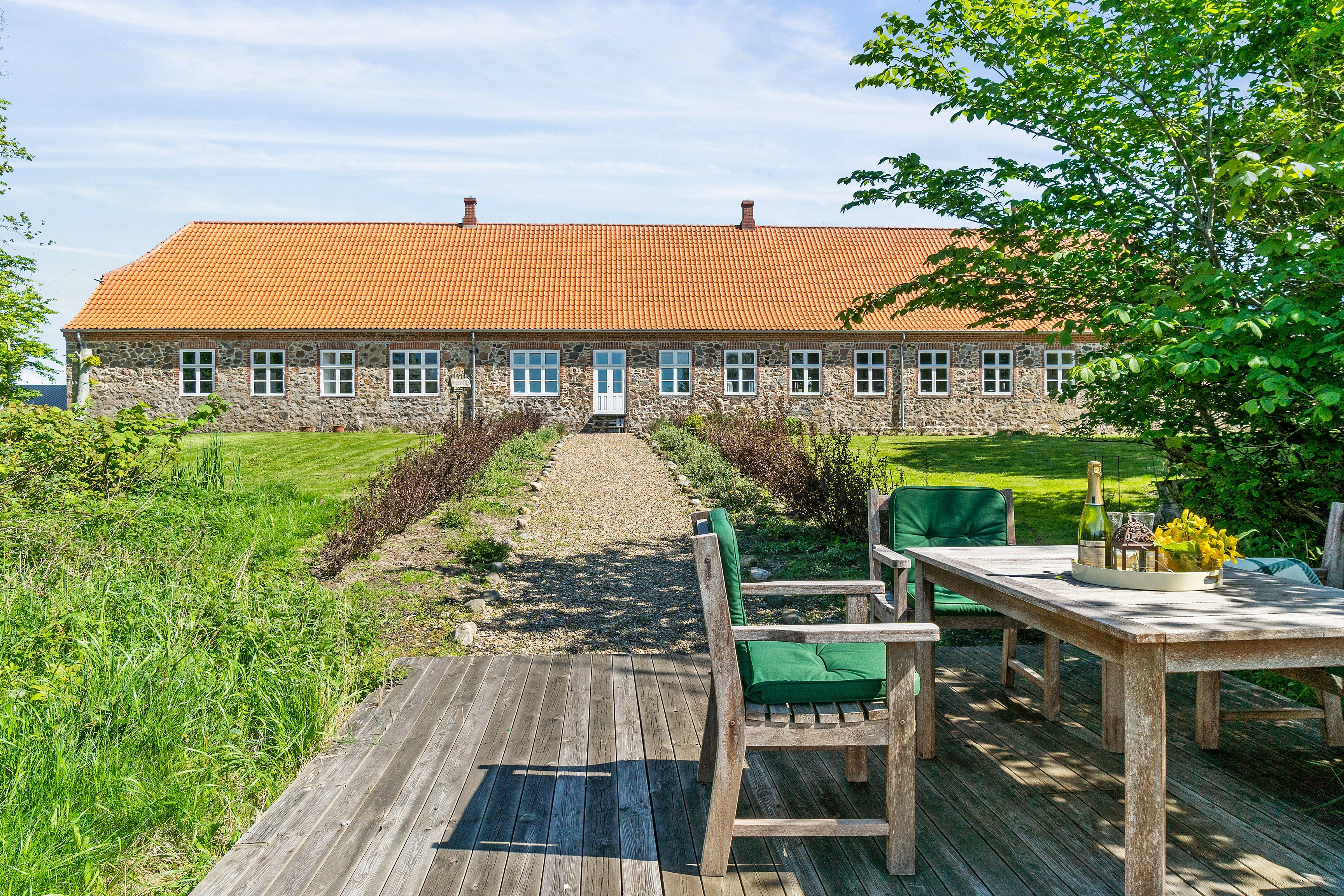 Incredible, protected summer house for the great big family