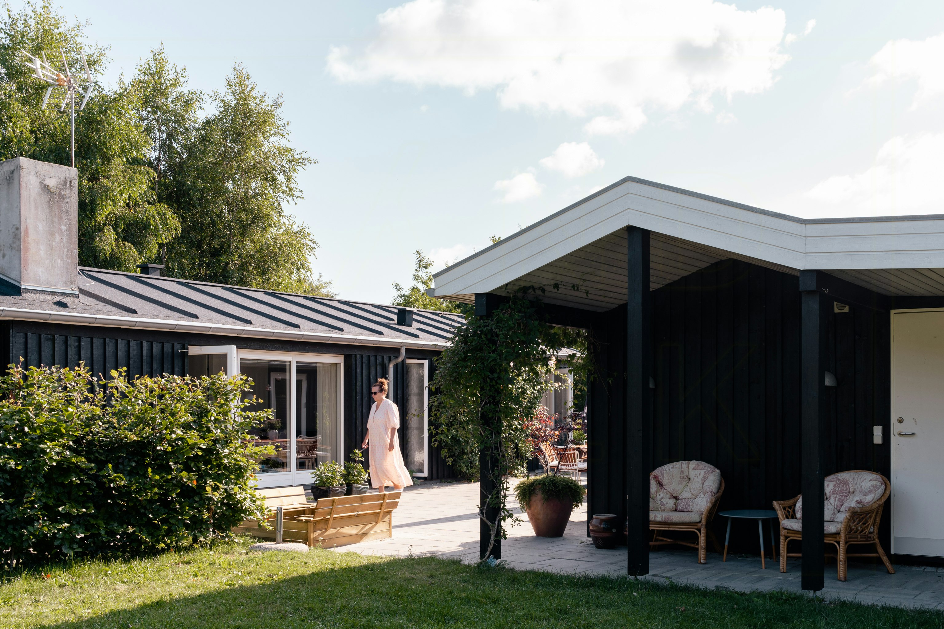 Family-friendly summer house with a cosy courtyard