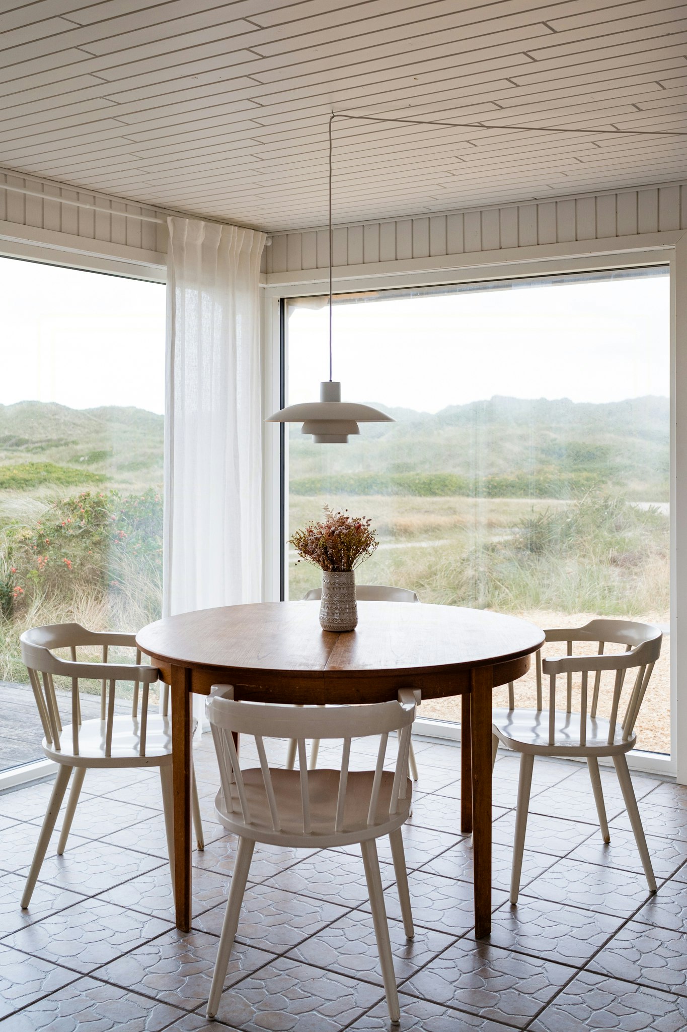 Cosy, traditional summer house close to the North Sea