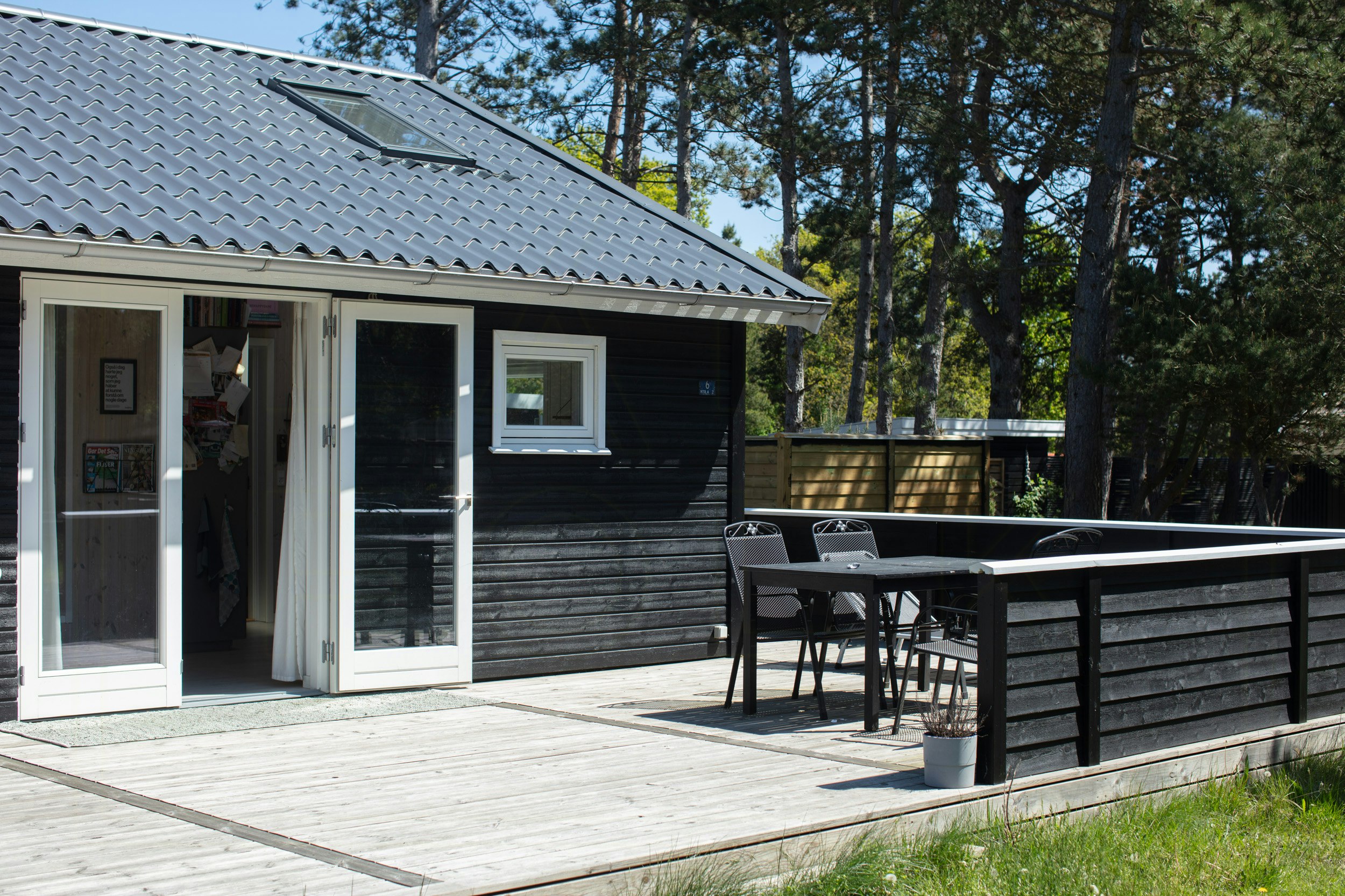 Summer house surrounded by nature and heather fields