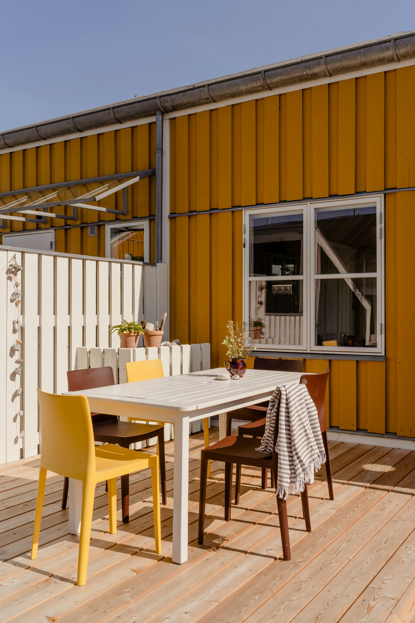 Colourful summer house with activities for the whole family