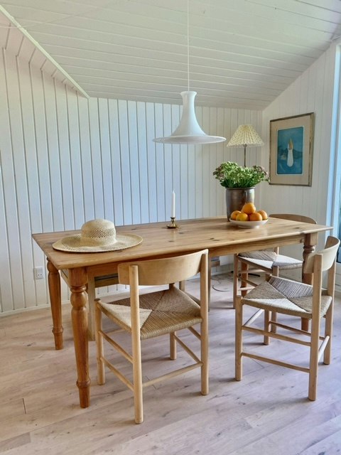 Idyllic holiday home with sea view