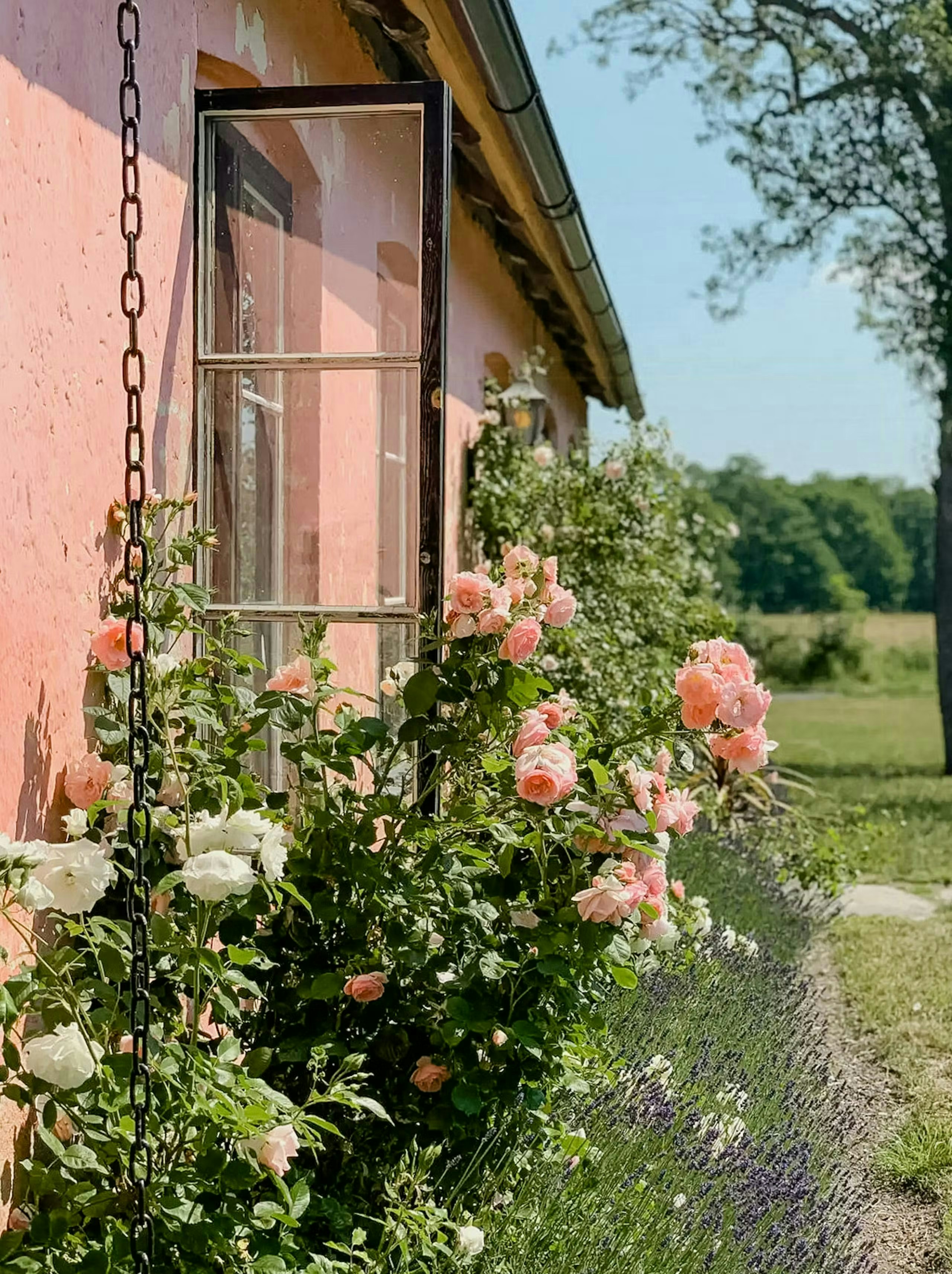 Hand-built summer house with sleeping alcoves