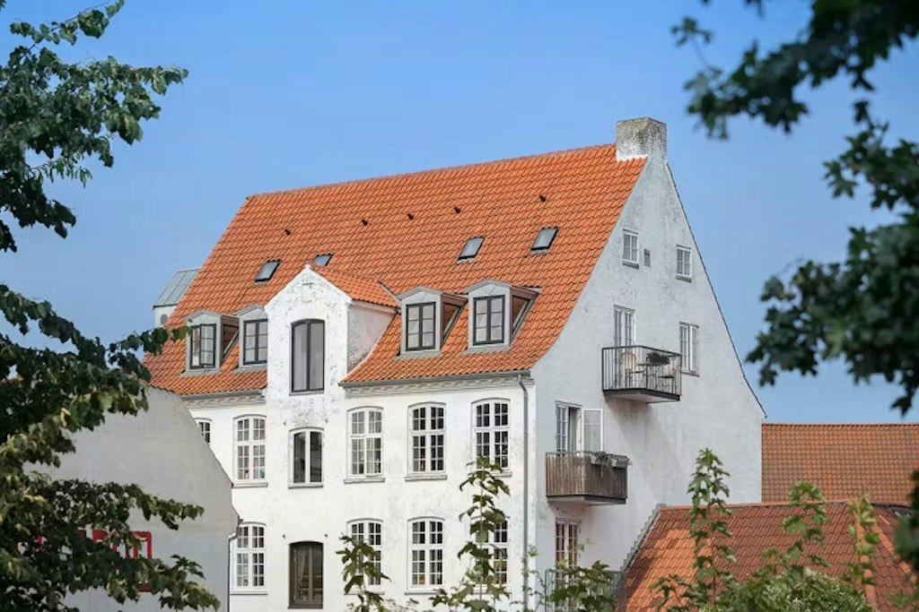 A Cozy Haven in the Heart of the City
