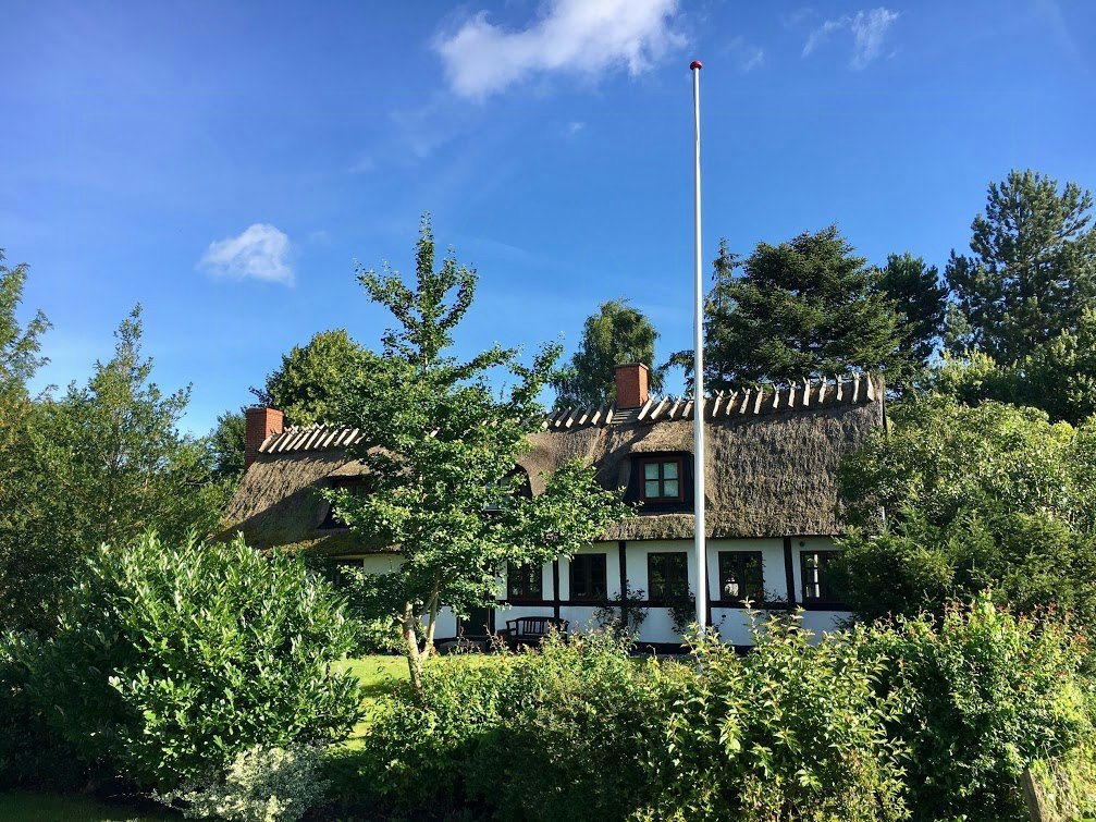 300 year old cottage with lots of charm and history