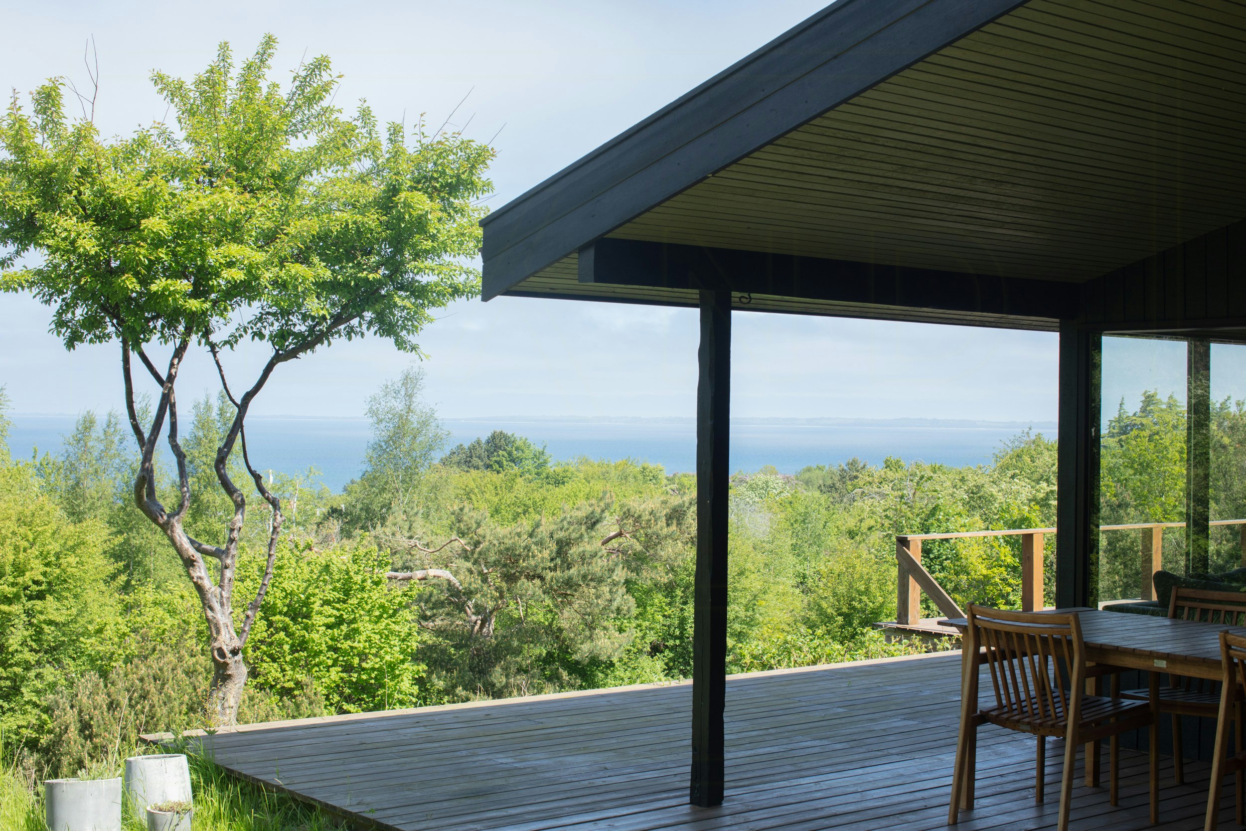 Meet nature and beautiful sunsets in a lovely '70s summer house