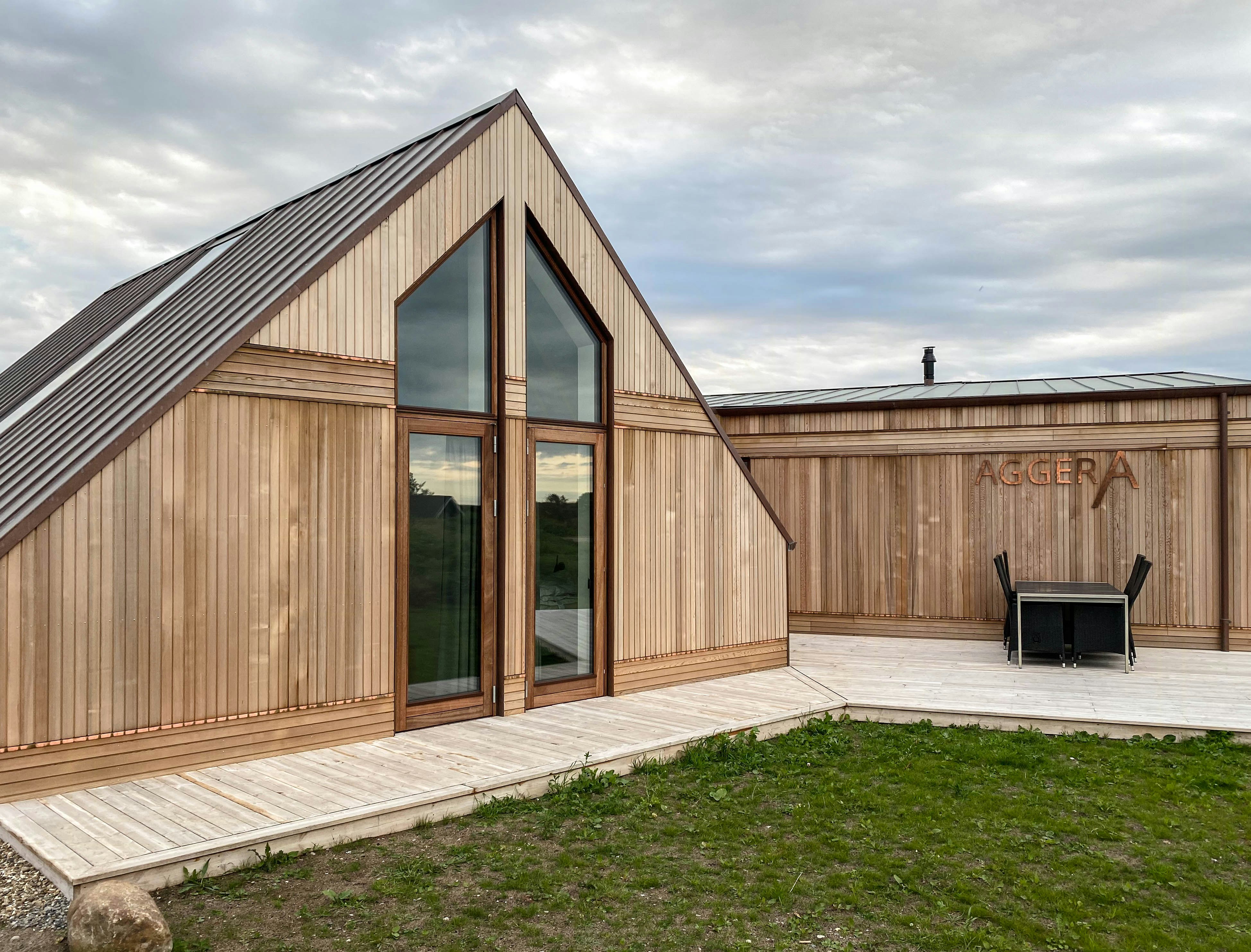 Embrace nature and view over the lake from the terrace