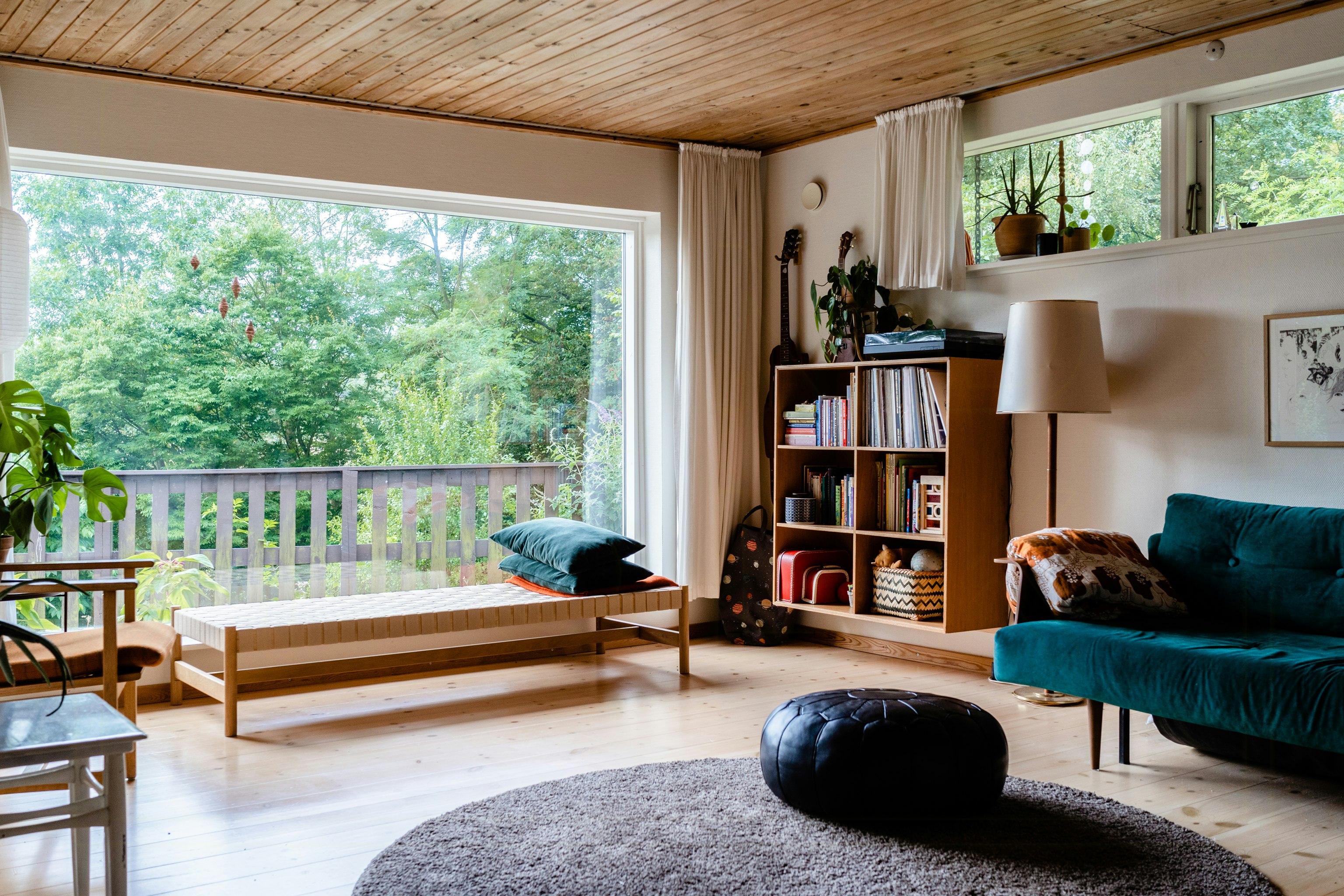 '60s summer house with a beautiful starry view