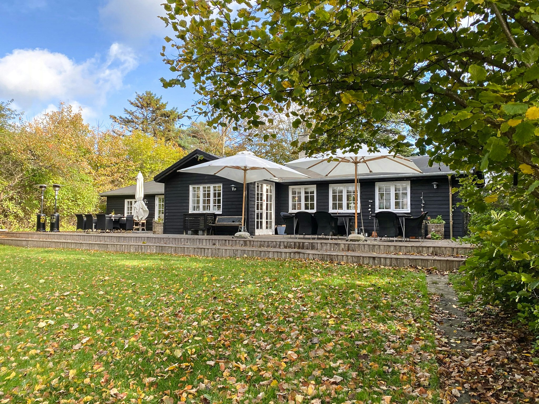 Beautiful, traditional summer house with clear nature view